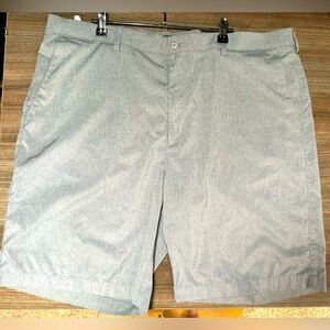 Men’s PGA Tour flat front golf shorts. Size: 42